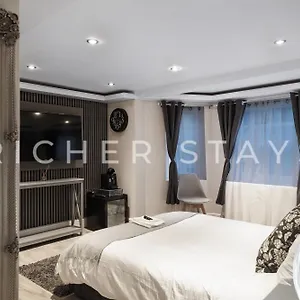 Hackney-Suites-En-Suite-Rooms-Amenities-London-Room