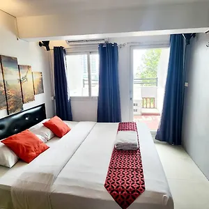 Happio-Near-Chabad-House-Hotel-Bangkok-Room