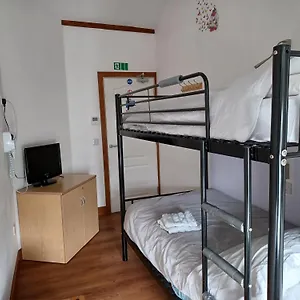 Voyage-Hostel-Rooms-With-Shared-Kitchen-Douglas-Room