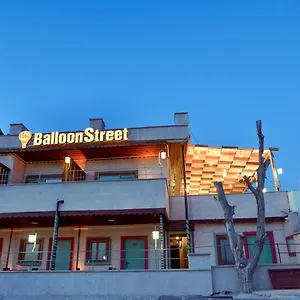 Balloon-Street-Cappadocia-Avanos-Exterior