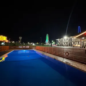 Oak-Grove-Inn-Branson-Swimming-Pool