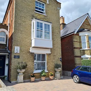 Endeavour House Exterior photo