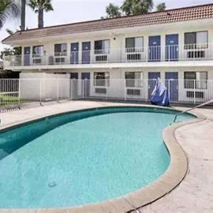 Studio-6-Lake-Elsinore-Ca-Exterior