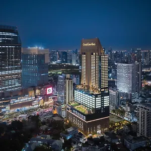 Grande-Centre-Point-Lumphini-Bangkok-Hotel-Skyline