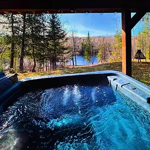 LEnsoleille-Villa-Lac-aux-Sables-Amenities