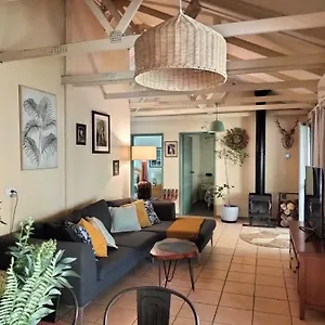 Kalimna-Woods-Cottages-Room