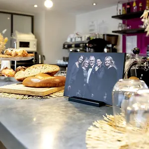 Ibis-Styles-Rennes-St-Gregoire-Hotel-Saint-Gregoire-People