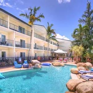 Cairns-Queenslander-Hotel-Apartments-Exterior