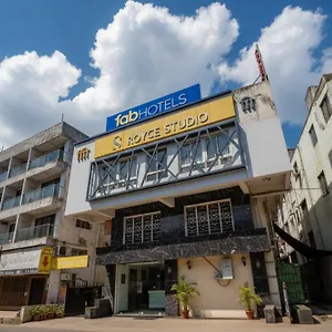 Fabhotel-Royce-Studio-Apartments-Nr-Pune-International-Airport-Exterior