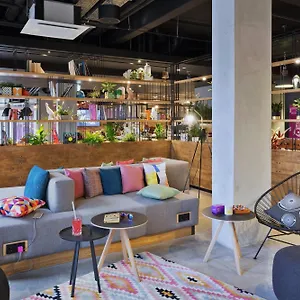 Moxy-Berlin-Humboldthain-Park-Interior