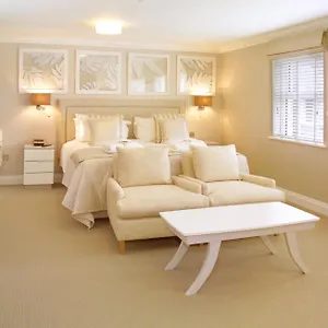 La-Place-Country-Cottages-St-Aubin-Room