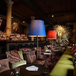 25Hours-Hotel-Altes-Hafenamt-Hamburg-Exterior