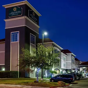 La-Quinta-By-Wyndham-Laredo-Airport-Hotel-Exterior
