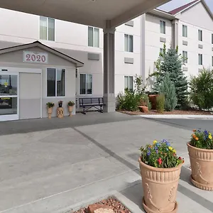 Comfort-Inn-Suites-Riverton-Exterior