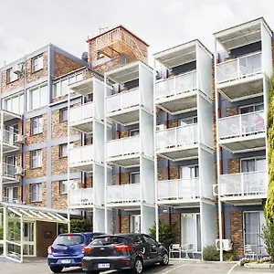 Adina-Place-Motel-Apartments-Launceston-Exterior