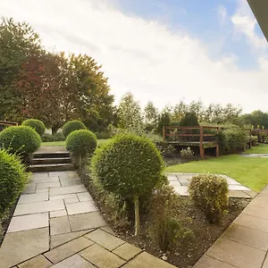 Ramada-Plaza-Wrexham-Hotel-Exterior