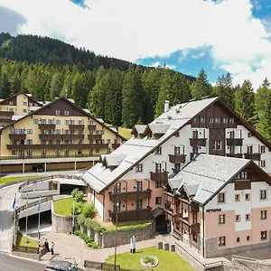 Nevesole Folgarida Resort Aparthotel Exterior photo