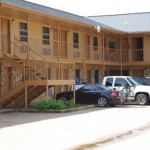 Coach-Light-Inn-Brenham-Exterior