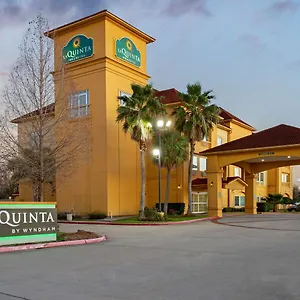 La-Quinta-By-Wyndham-Pearland-Hotel-Exterior