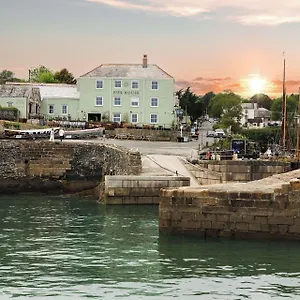 Pier-House-Hotel-Charlestown-Exterior