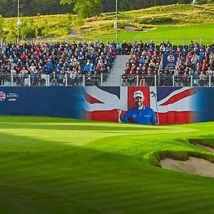 Close House Amenities photo