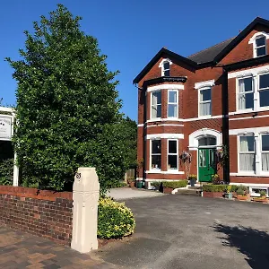 Edendale-House-Bed-Breakfast-Southport-Exterior