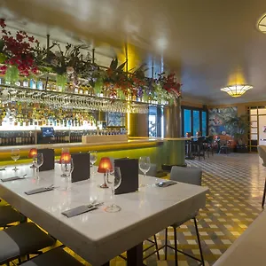 The Victoria Hotel Business photo