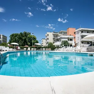 Park-Hotel-Serena-Viserbella-di-Rimini-Swimming-Pool