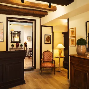 Hotel-Du-Cygne-Paris-Room