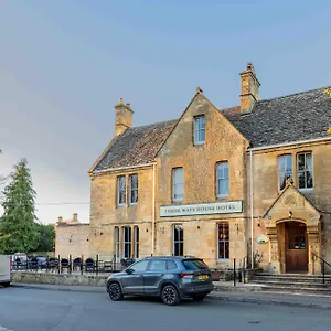 Three-Ways-House-Hotel-Chipping-Campden-Exterior