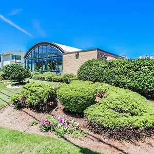 Holly-Tree-Resort-West-Yarmouth-Exterior