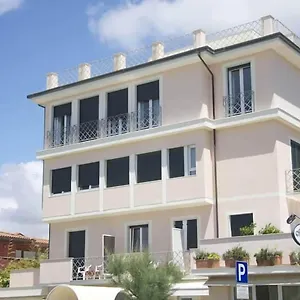 Hotel-Bencista-Marina-di-Pietrasanta-Exterior