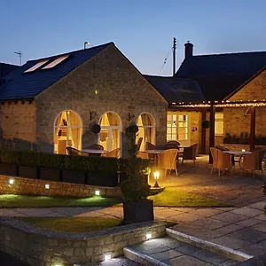 Number-Four-At-Stow-Hotel-Exterior