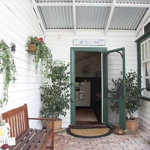 Rosebridge-House-Bed-Breakfast-Adult-Retreat-Gooseberry-Hill-Exterior