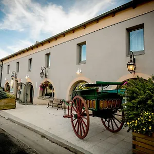 Hotel-Restaurant-De-La-Poste-Et-La-Grange-Detente-Espace-Bien-Etre-Chateauneuf-de-Randon-Exterior