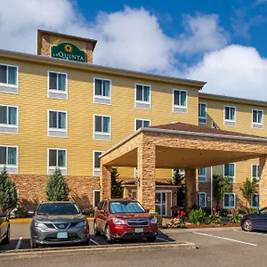 La-Quinta-By-Wyndham-Auburn-Hotel-Exterior