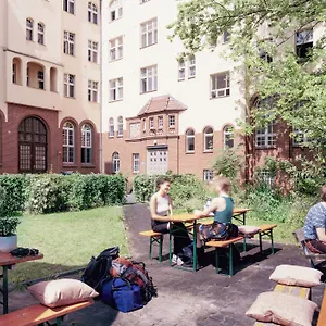 Three Little Pigs Hostel - Your Berlin Castle Exterior photo