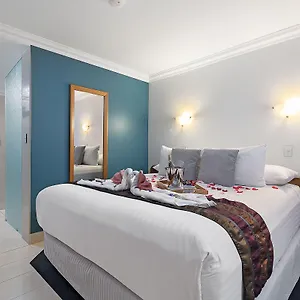 Point-Samson-Resort-Room