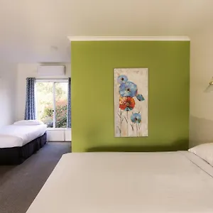 Hepburn-Springs-Motor-Inn-Beds