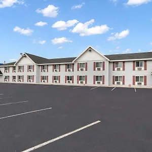 Baymont-By-Wyndham-Marinette-Hotel-Exterior