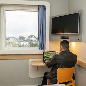 Ibis-Budget-Curitiba-Aeroporto-Sao-Jose-dos-Pinhais-People