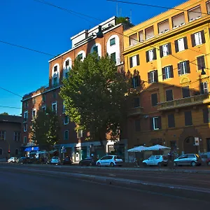 A-Trastevere-Da-M-E-Rome-Exterior