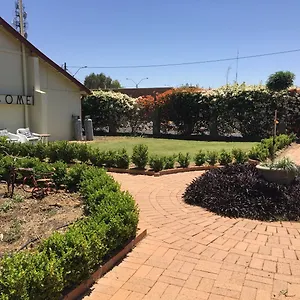 Club-Boutique-Hotel-Cunnamulla-Exterior