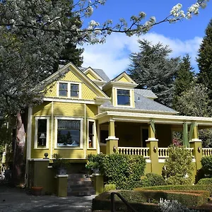 Calderwood-Inn-Healdsburg-Exterior