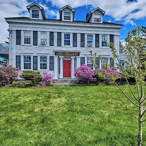 Youngtown-Inn-Lincolnville-Exterior