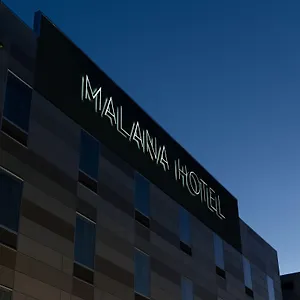 Malana-Hotels-Suites-Cotulla-Exterior