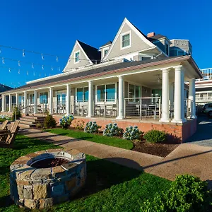 The-Shore-House-Narragansett-Exterior