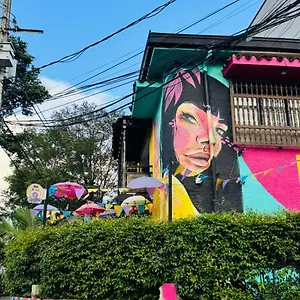 Baku-Laureles-Hostel-Medellin-People