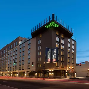 Hilton-Garden-Inn-Louisville-Downtown-Exterior