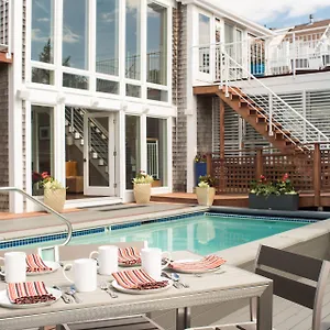 8-Dyer-Hotel-Provincetown-Exterior